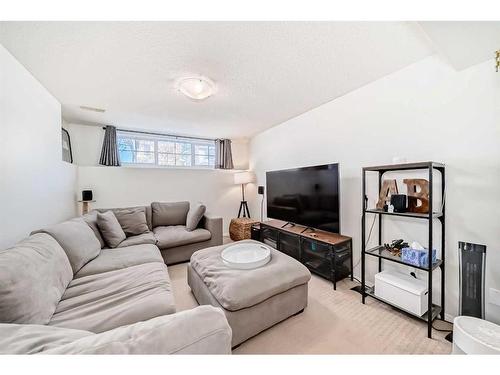 15 Prestwick Row Se, Calgary, AB - Indoor Photo Showing Living Room