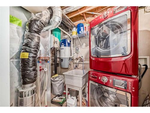 15 Prestwick Row Se, Calgary, AB - Indoor Photo Showing Laundry Room