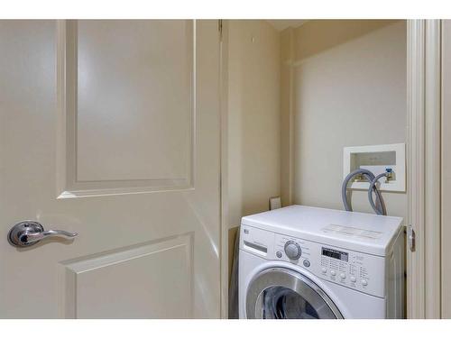 1503-733 14 Avenue Sw, Calgary, AB - Indoor Photo Showing Laundry Room