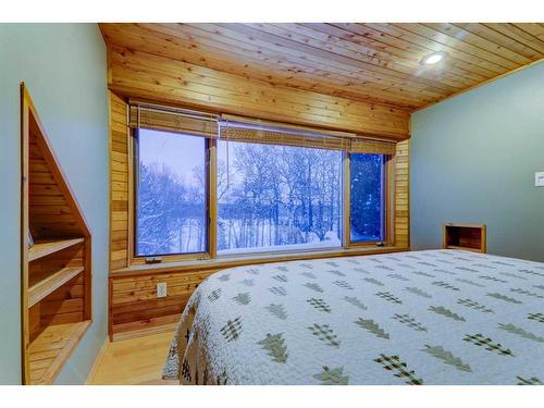 127 & 129-44101 Range Road 214, Rural Camrose County, AB - Indoor Photo Showing Bedroom