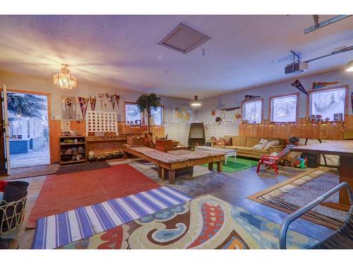 127 & 129-44101 Range Road 214, Rural Camrose County, AB - Indoor Photo Showing Living Room