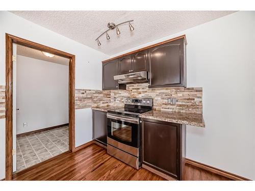 114 Bow Ridge Crescent, Cochrane, AB - Indoor Photo Showing Kitchen