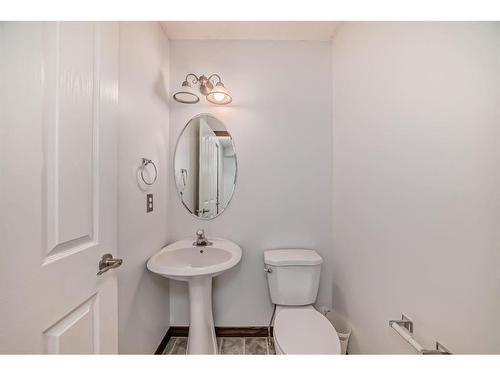 114 Bow Ridge Crescent, Cochrane, AB - Indoor Photo Showing Bathroom