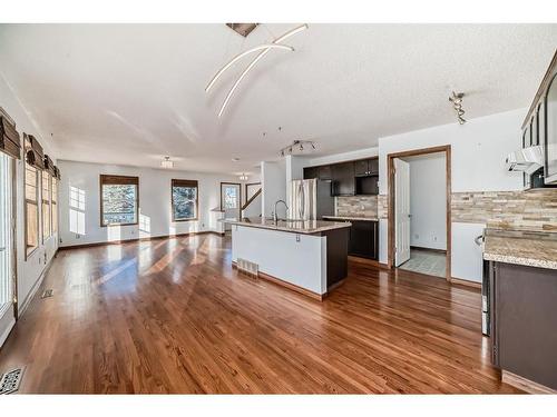 114 Bow Ridge Crescent, Cochrane, AB - Indoor Photo Showing Kitchen