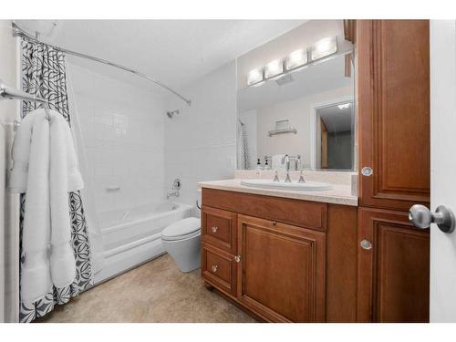 152-330 Canterbury Drive Sw, Calgary, AB - Indoor Photo Showing Bathroom