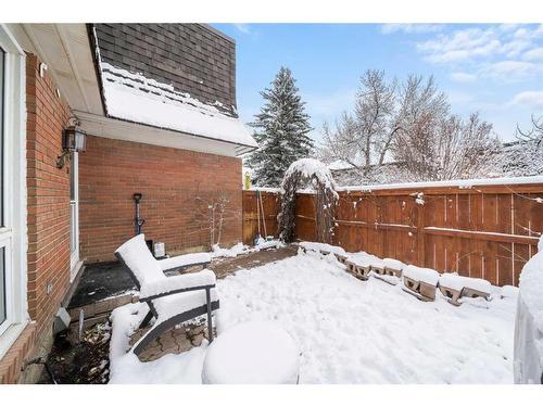 152-330 Canterbury Drive Sw, Calgary, AB - Indoor Photo Showing Living Room With Fireplace