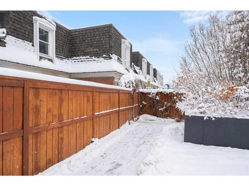 152-330 Canterbury Drive Sw, Calgary, AB - Indoor Photo Showing Laundry Room