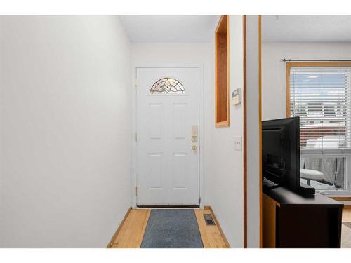 152-330 Canterbury Drive Sw, Calgary, AB - Indoor Photo Showing Other Room