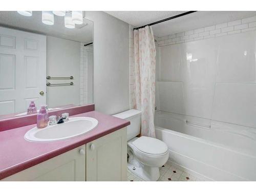 1158 Country Hills Circle Nw, Calgary, AB - Indoor Photo Showing Bathroom