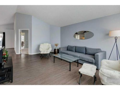 1158 Country Hills Circle Nw, Calgary, AB - Indoor Photo Showing Living Room