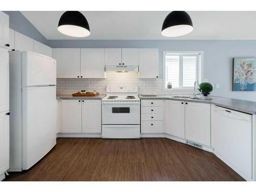 1158 Country Hills Circle Nw, Calgary, AB - Indoor Photo Showing Kitchen