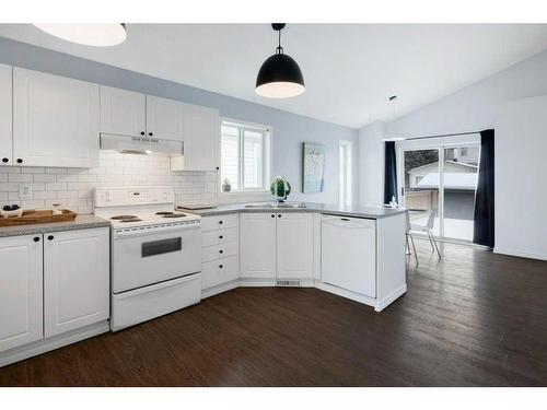 1158 Country Hills Circle Nw, Calgary, AB - Indoor Photo Showing Kitchen