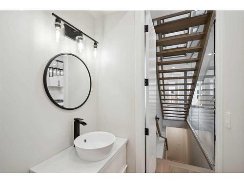 1930 27 Street Sw, Calgary, AB - Indoor Photo Showing Bathroom