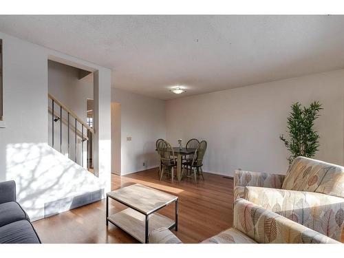 1015 Fonda Court Se, Calgary, AB - Indoor Photo Showing Living Room