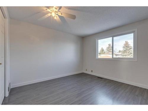 1015 Fonda Court Se, Calgary, AB - Indoor Photo Showing Other Room