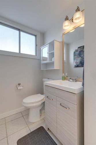 1015 Fonda Court Se, Calgary, AB - Indoor Photo Showing Bathroom