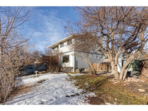 1015 Fonda Court Se, Calgary, AB - Outdoor