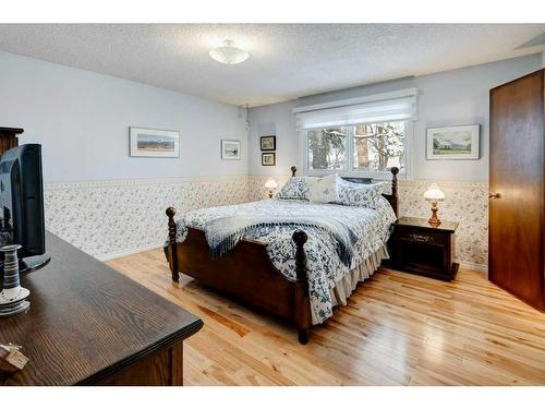 475 Rundlelawn Way Ne, Calgary, AB - Indoor Photo Showing Bedroom