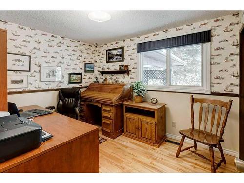 475 Rundlelawn Way Ne, Calgary, AB - Indoor Photo Showing Office