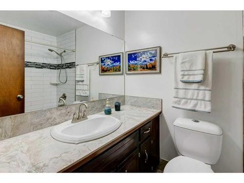 475 Rundlelawn Way Ne, Calgary, AB - Indoor Photo Showing Bathroom