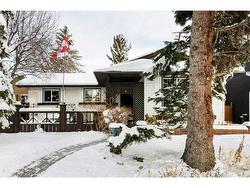 475 Rundlelawn Way NE Calgary, AB T1Y 3J4