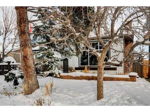 475 Rundlelawn Way Ne, Calgary, AB - Outdoor