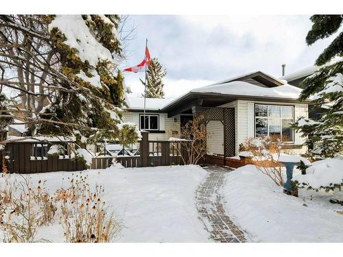 475 Rundlelawn Way Ne, Calgary, AB - Outdoor