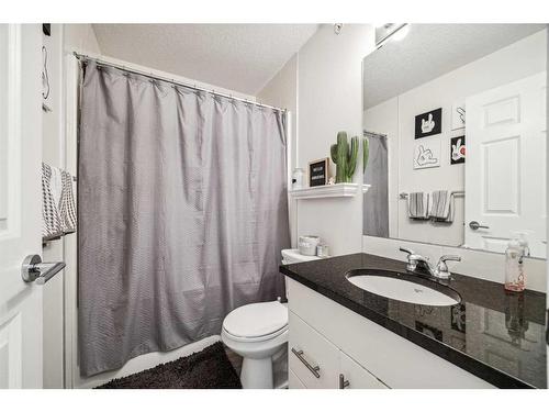 1402-99 Copperstone Park Se, Calgary, AB - Indoor Photo Showing Bathroom