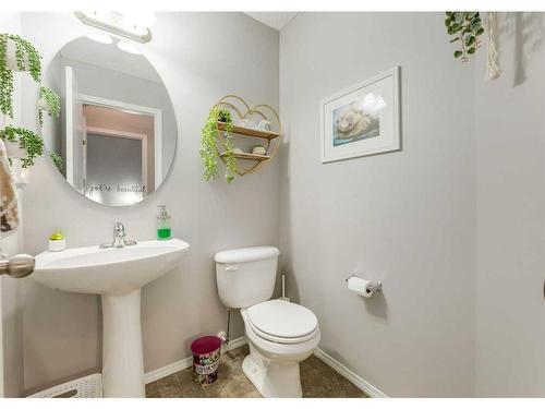 323 Toscana Gardens Nw, Calgary, AB - Indoor Photo Showing Bathroom