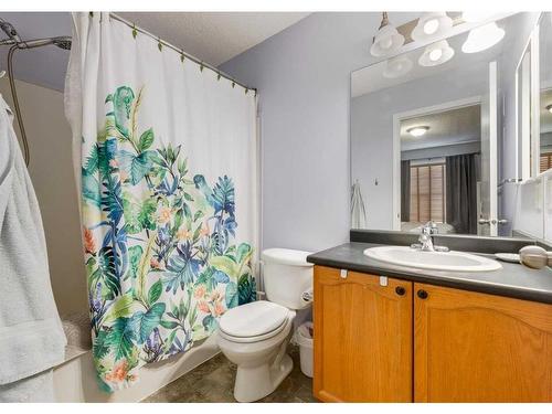 323 Toscana Gardens Nw, Calgary, AB - Indoor Photo Showing Bathroom