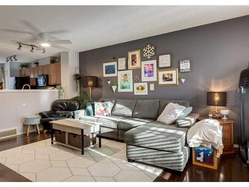 323 Toscana Gardens Nw, Calgary, AB - Indoor Photo Showing Living Room