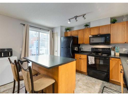 323 Toscana Gardens Nw, Calgary, AB - Indoor Photo Showing Kitchen