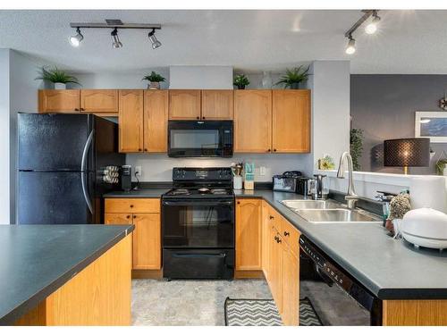 323 Toscana Gardens Nw, Calgary, AB - Indoor Photo Showing Kitchen With Double Sink