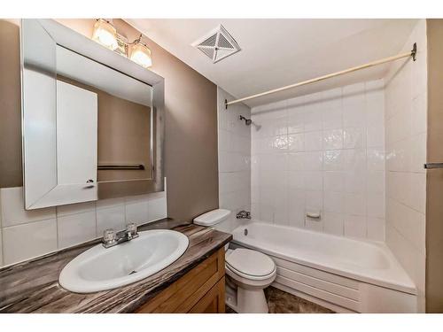 303-310 4 Avenue Ne, Calgary, AB - Indoor Photo Showing Bathroom