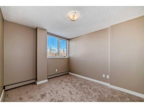 303-310 4 Avenue Ne, Calgary, AB - Indoor Photo Showing Other Room