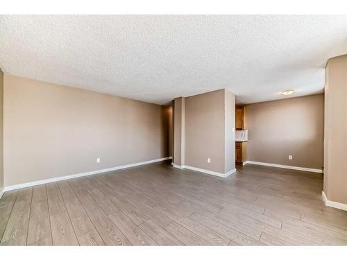 303-310 4 Avenue Ne, Calgary, AB - Indoor Photo Showing Other Room