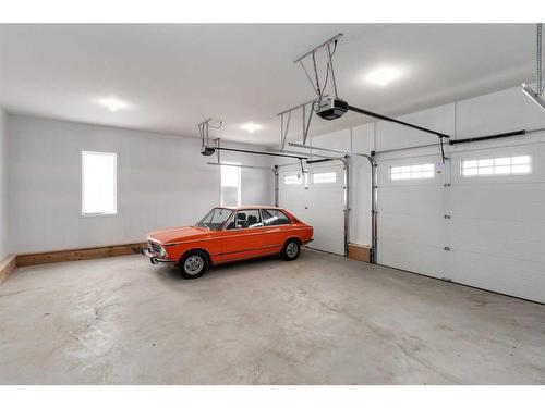 218 Red Tail Ridge Se, High River, AB - Indoor Photo Showing Garage