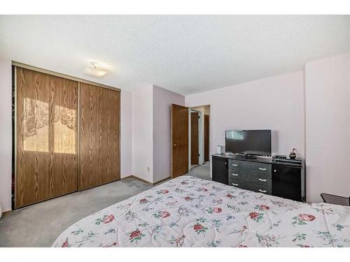 78 Hunterhorn Crescent Ne, Calgary, AB - Indoor Photo Showing Bedroom