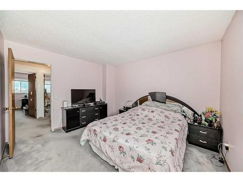 78 Hunterhorn Crescent Ne, Calgary, AB - Indoor Photo Showing Bedroom