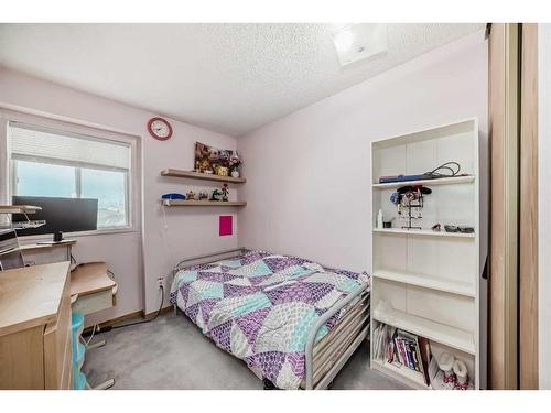 78 Hunterhorn Crescent Ne, Calgary, AB - Indoor Photo Showing Bedroom