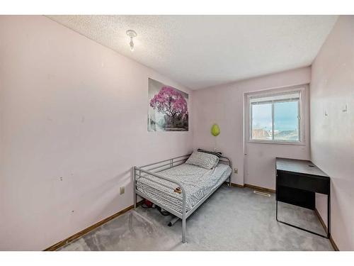 78 Hunterhorn Crescent Ne, Calgary, AB - Indoor Photo Showing Bedroom