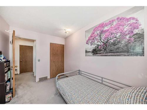 78 Hunterhorn Crescent Ne, Calgary, AB - Indoor Photo Showing Bedroom