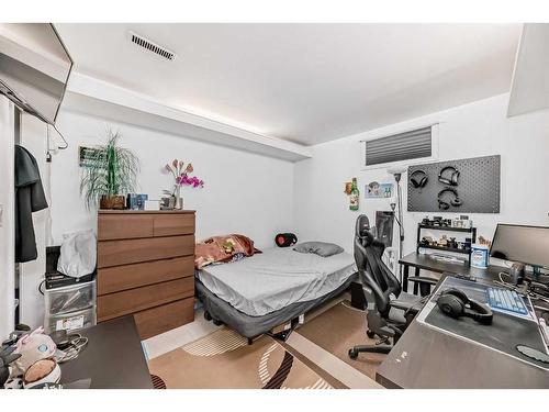 78 Hunterhorn Crescent Ne, Calgary, AB - Indoor Photo Showing Bedroom