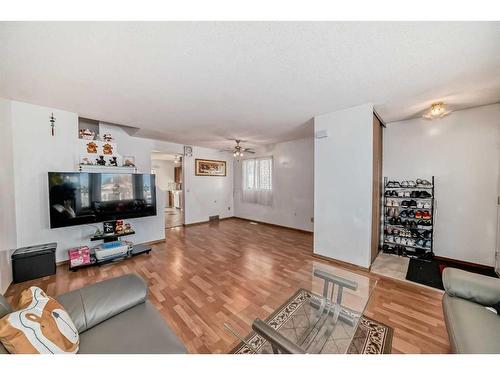 78 Hunterhorn Crescent Ne, Calgary, AB - Indoor Photo Showing Living Room