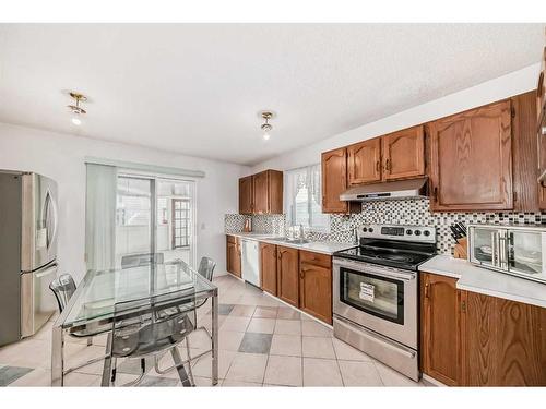 78 Hunterhorn Crescent Ne, Calgary, AB - Indoor Photo Showing Kitchen