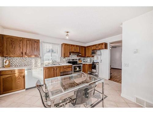 78 Hunterhorn Crescent Ne, Calgary, AB - Indoor Photo Showing Kitchen