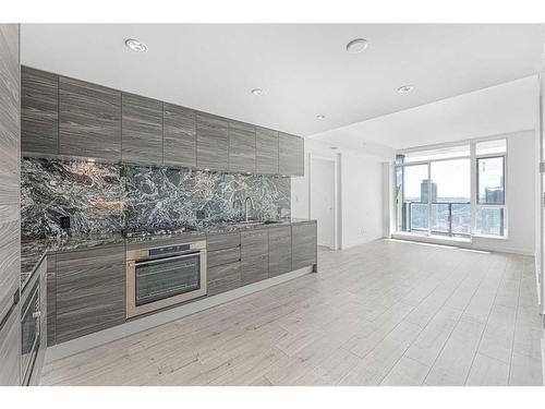 2605-310 12 Avenue Sw, Calgary, AB - Indoor Photo Showing Kitchen