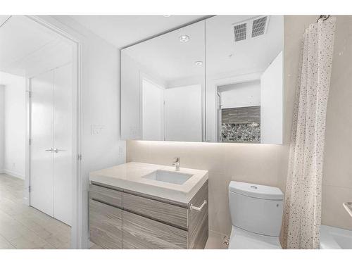 2605-310 12 Avenue Sw, Calgary, AB - Indoor Photo Showing Bathroom