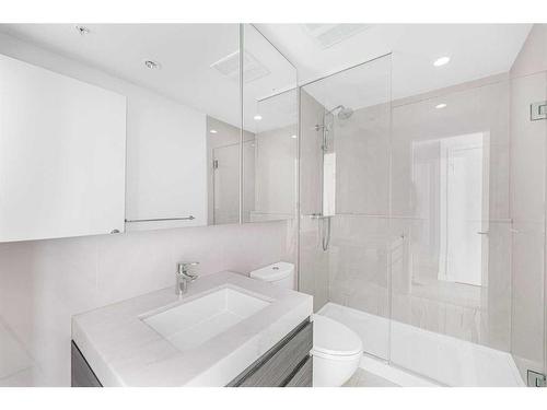 2605-310 12 Avenue Sw, Calgary, AB - Indoor Photo Showing Bathroom