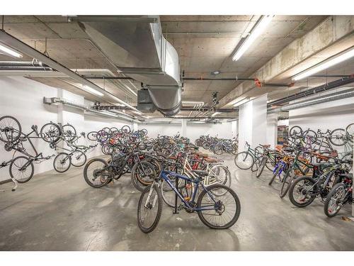 2605-310 12 Avenue Sw, Calgary, AB - Indoor Photo Showing Garage